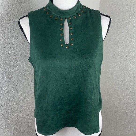 Moon River faux suede studded crop sleeveless top - Picture 2 of 8